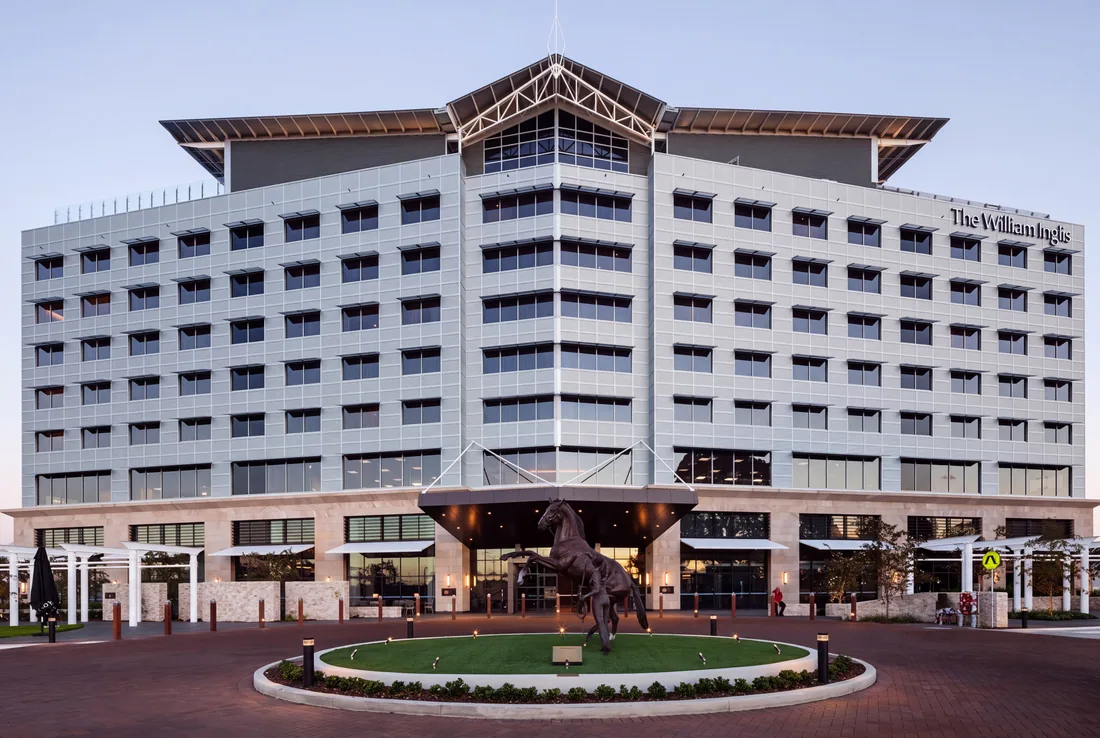 William Inglis Hotel, Warwick Farm, NSW, image 2