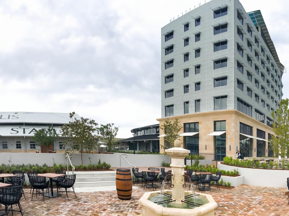 William Inglis Hotel, Warwick Farm, NSW, image 7