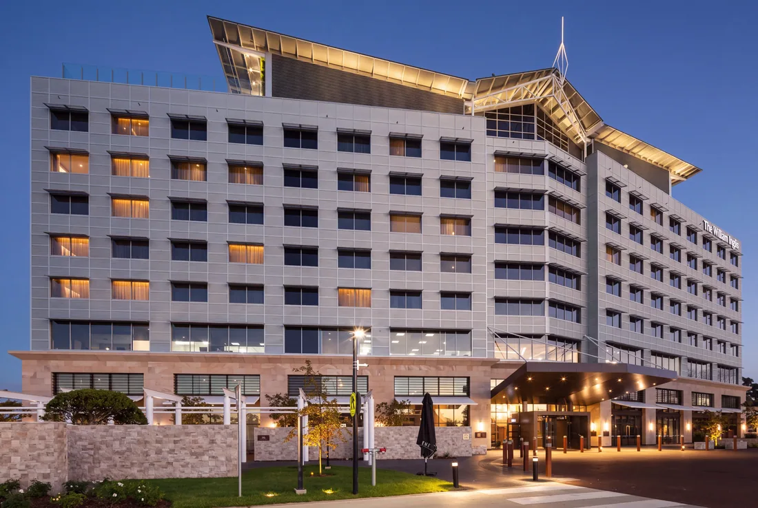 William Inglis Hotel, Warwick Farm, NSW, image 14